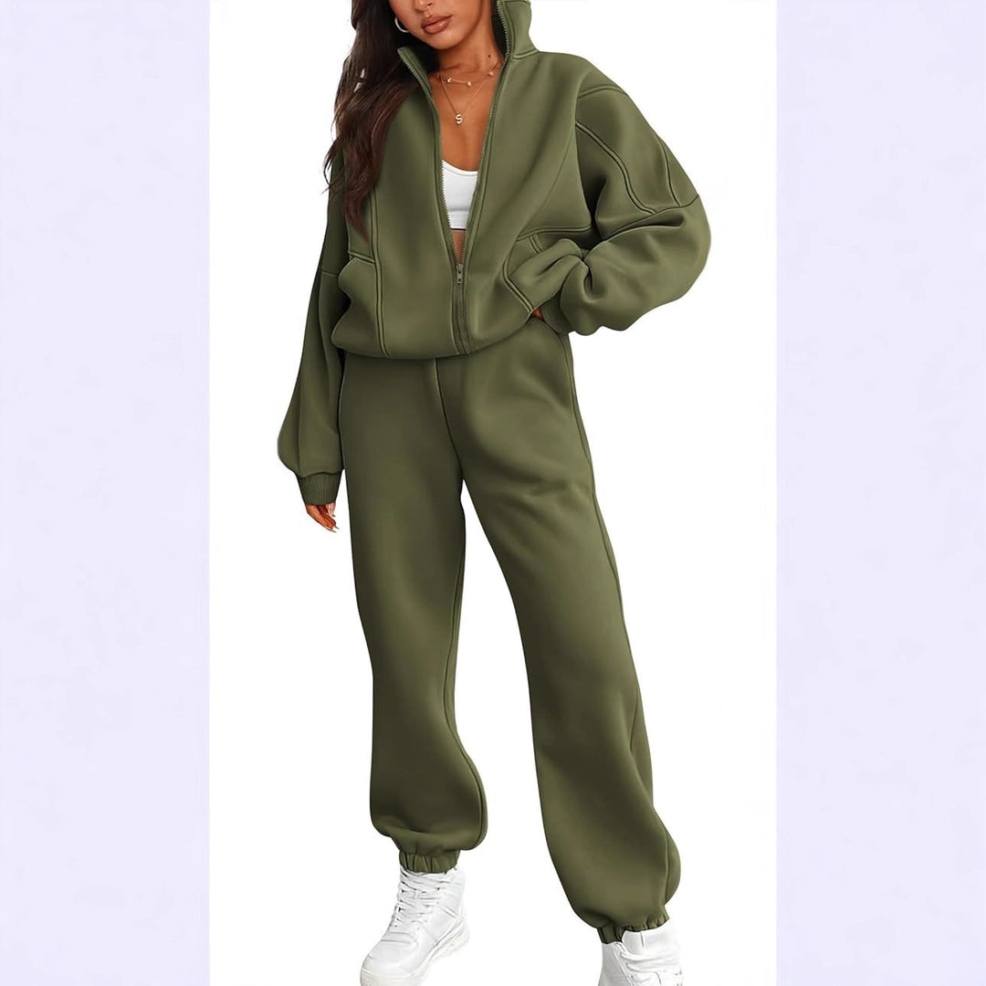 Women's sporty hoodie set with high collar Lune London