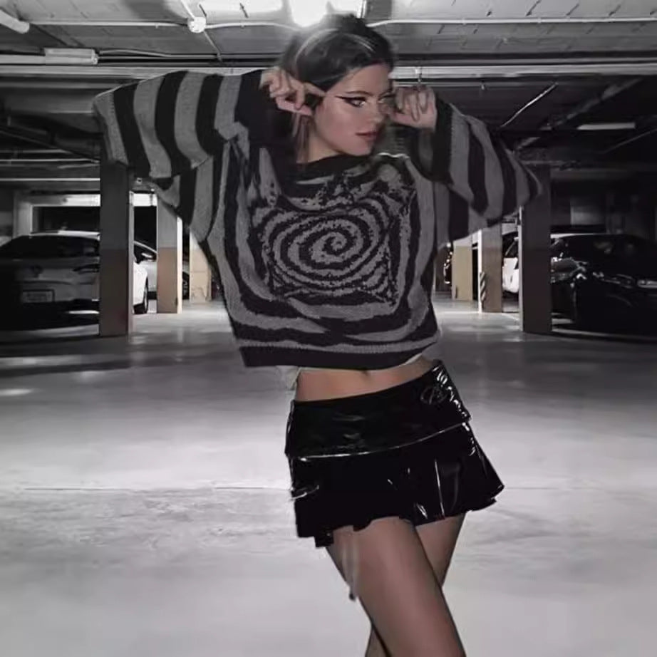 Trendy oversized sweater for women with a creative spiral design and a striped pattern Lune London