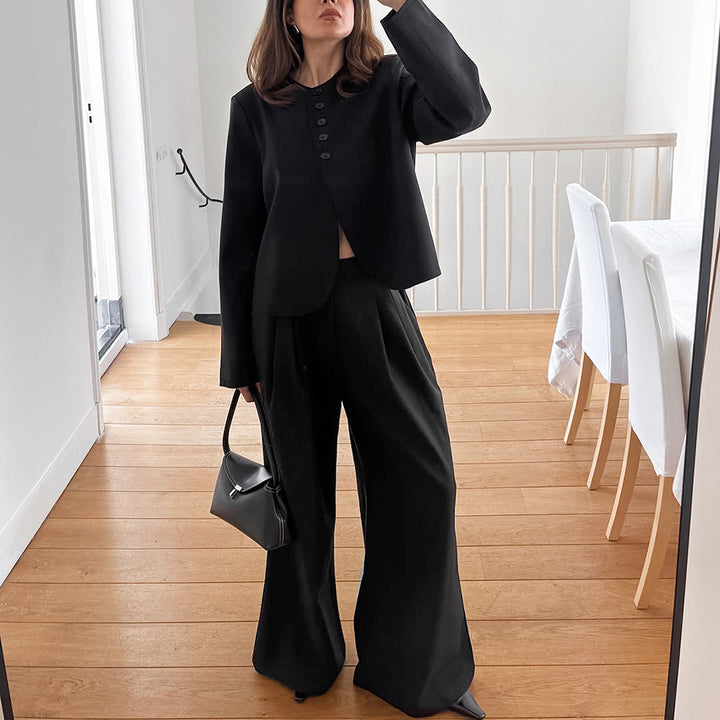 Elegant blazer-pants set for women with a loose fit and lower button closure Lune London