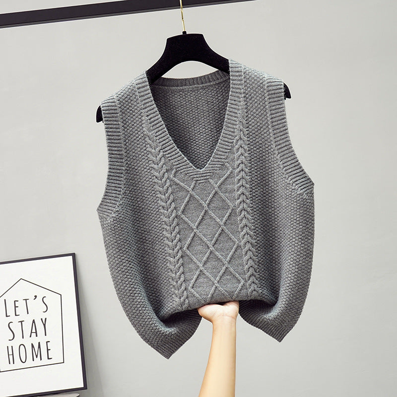 Knitted vest for women with decorative twisted pattern and V-neck Lune London