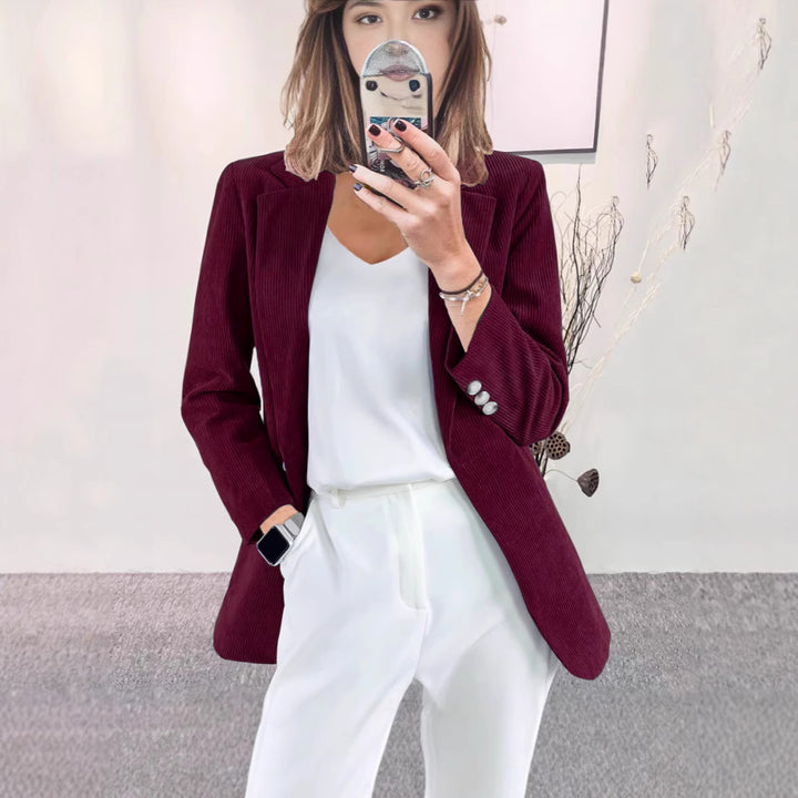 High-quality corduroy jacket for women with a fitted cut and chic and stylish details