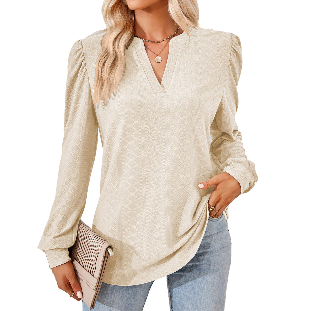 Women's shirt with elegant V-neck and structured pattern Lune London