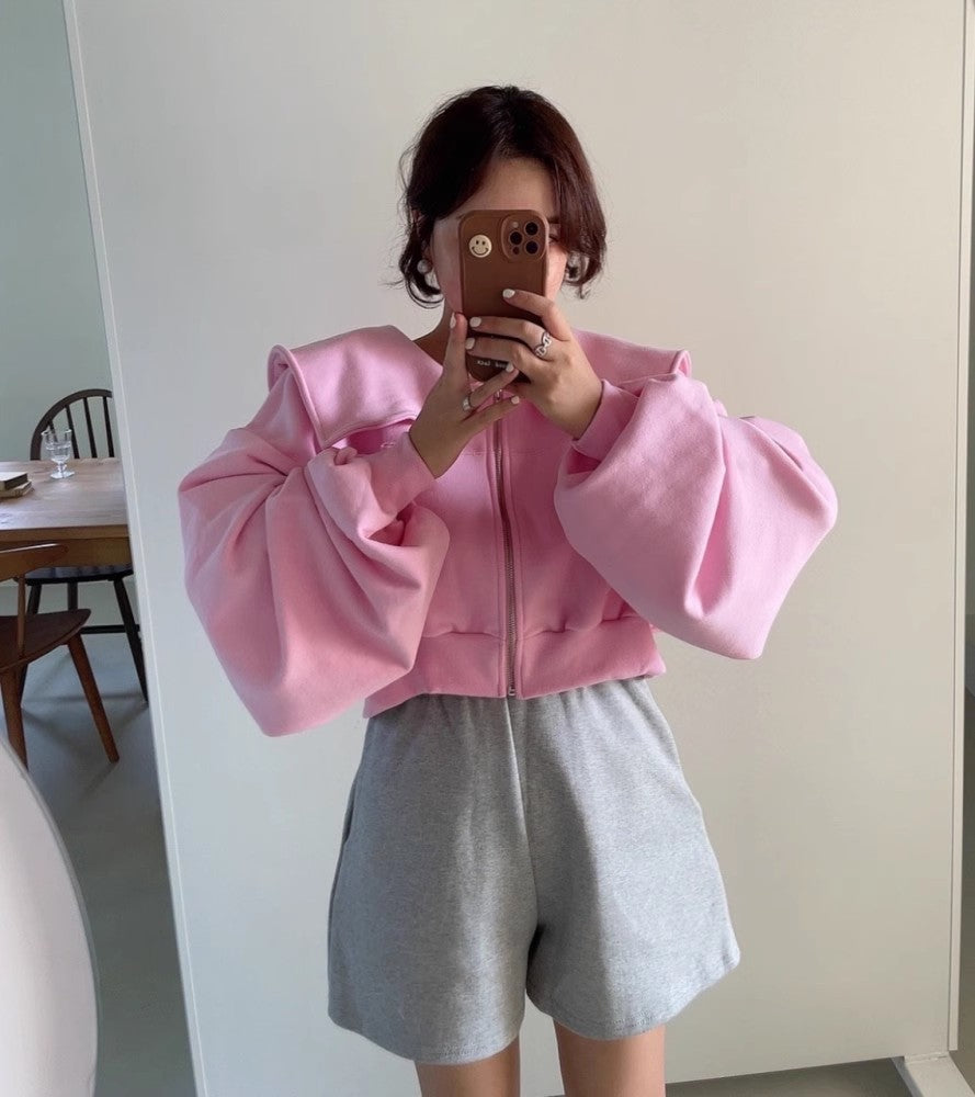 Veste de survêtement cropped pour femmes avec grand col Chic & Stil
