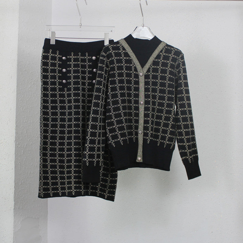Women’s knitted set with decorative buttons and elegant V-neck Lune London