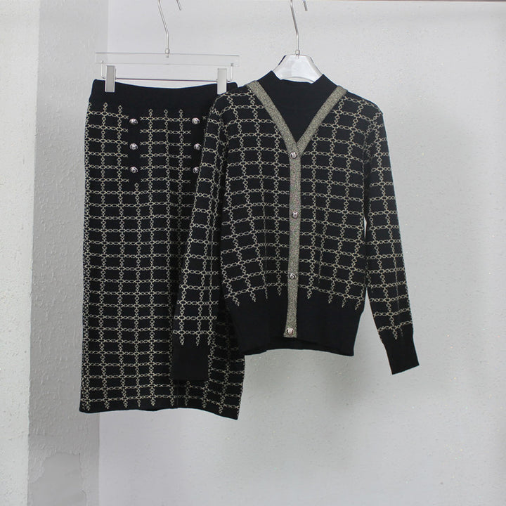 Women’s knitted set with decorative buttons and elegant V-neck Lune London