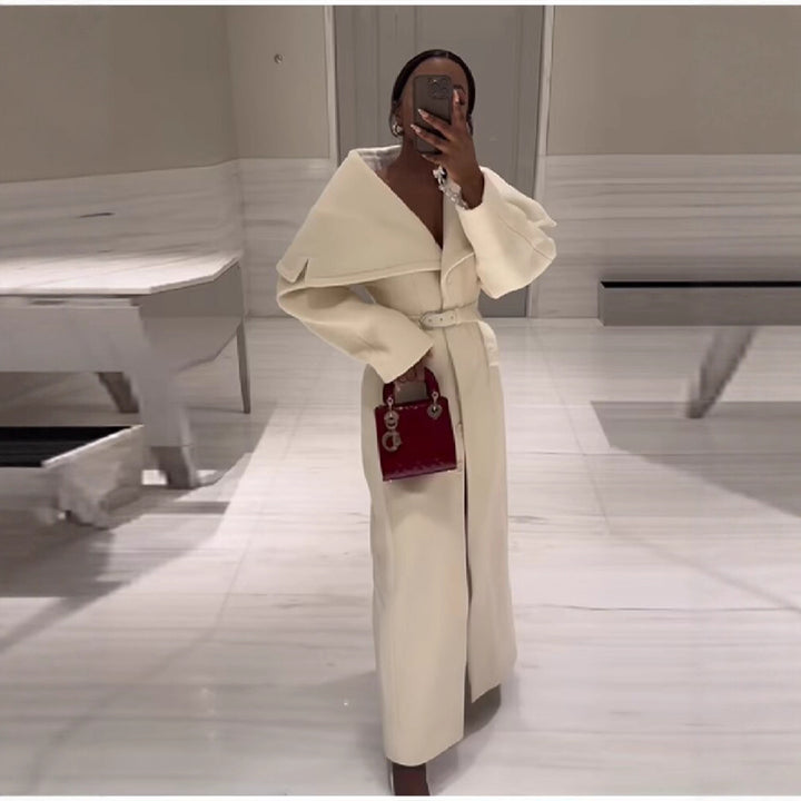 Manteau trench élégant pour femmes avec col surdimensionné et ceinture à taille ajustable Chic & Stil