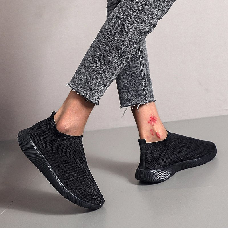 Breathable slip-on women's sneakers with elastic upper and shock-absorbing sole Lune London