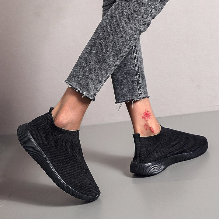 Breathable slip-on women's sneakers with elastic upper and shock-absorbing sole Lune London