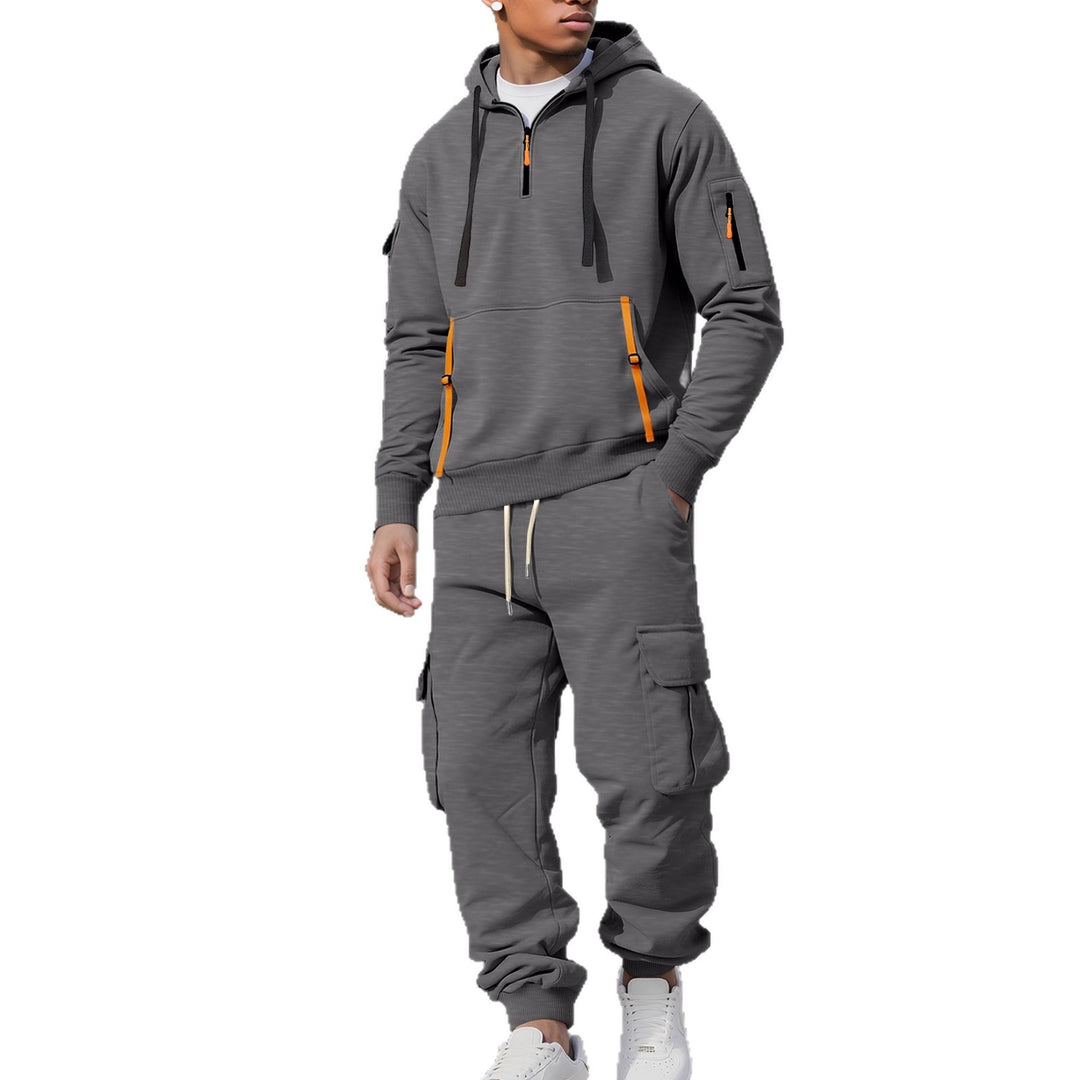 Functional sports set for men with hood and practical pockets Lune London