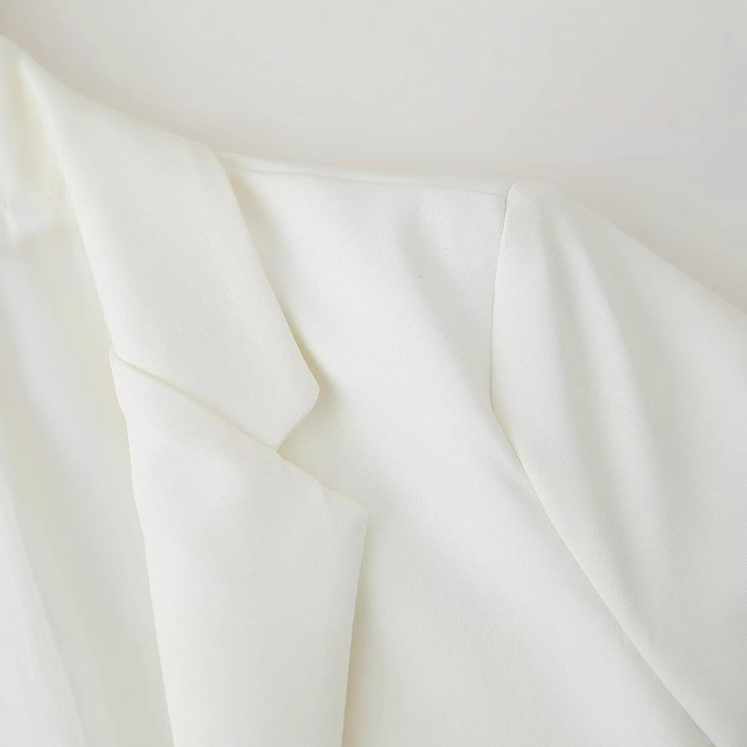 Elegant blazer jacket for women with classic cut and practical pockets Lune London