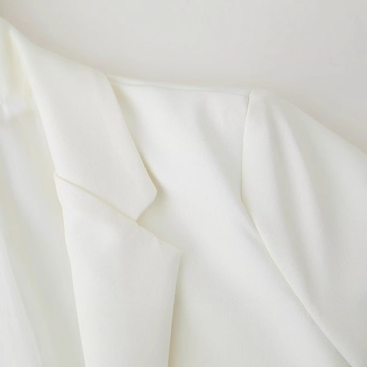 Elegant blazer jacket for women with classic cut and practical pockets Lune London