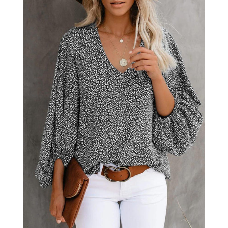 Blouse féminine à la mode avec des manches larges et un col en V Chic & Stil
