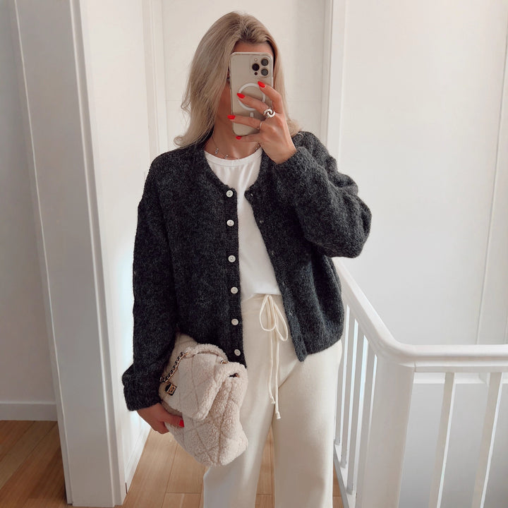 Veste en tricot décontractée pour dames avec texture fine et boutons Chic & Stil