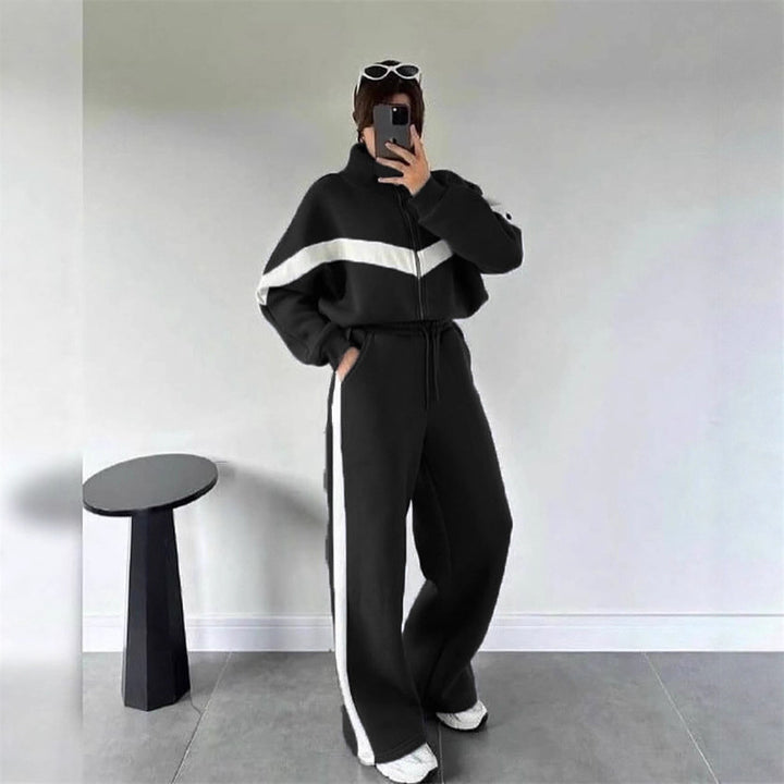 Women's sporty leisure set with trendy zipper and contrasting stripes Lune London