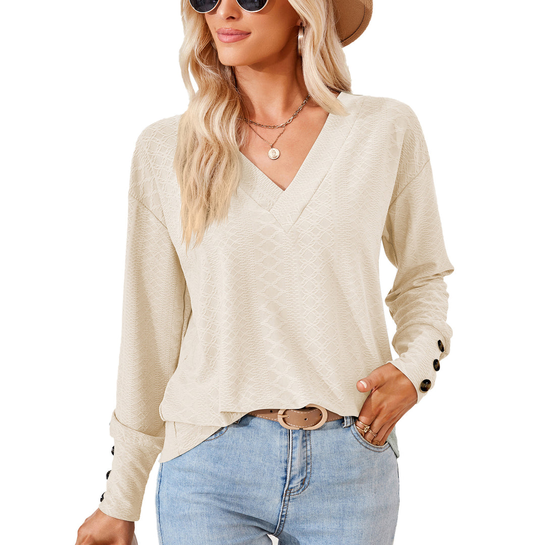 Long sleeve blouse for women with a refined V-neckline and a structured design Lune London