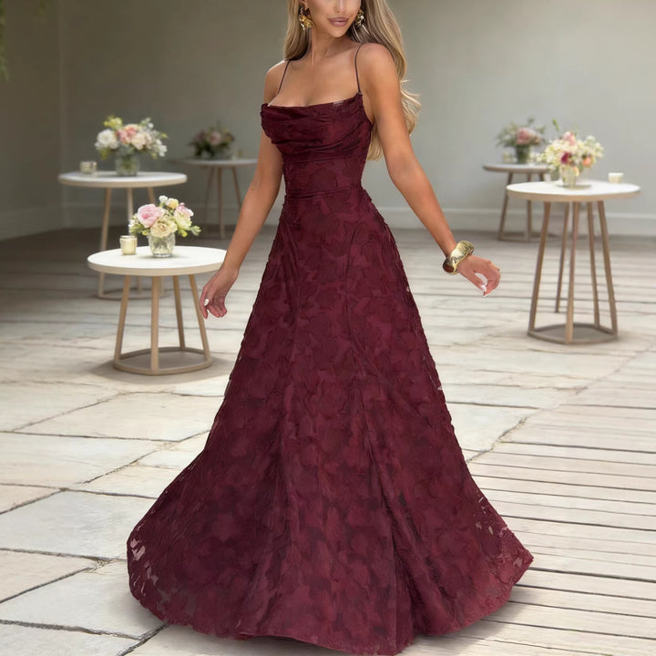 High-quality maxi dress for women with a sparkling floral pattern and elegant spaghetti straps Chic & Stil