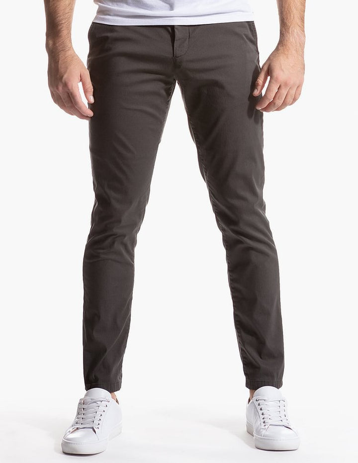 Comfortable chino pants for men with a modern cut and elastic waistband Lune London