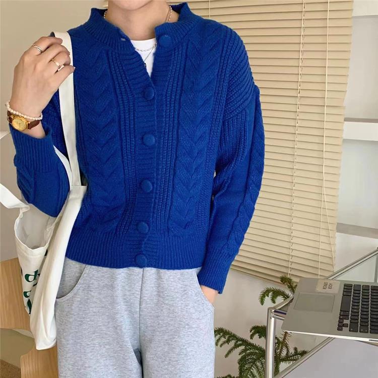 Comfortable knitted cardigan for women with braided pattern and large buttons Lune London