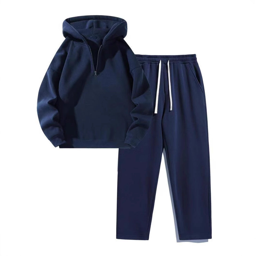 Women's sporty hoodie set with practical zip jacket and comfortable jogging pants Chic & Stil