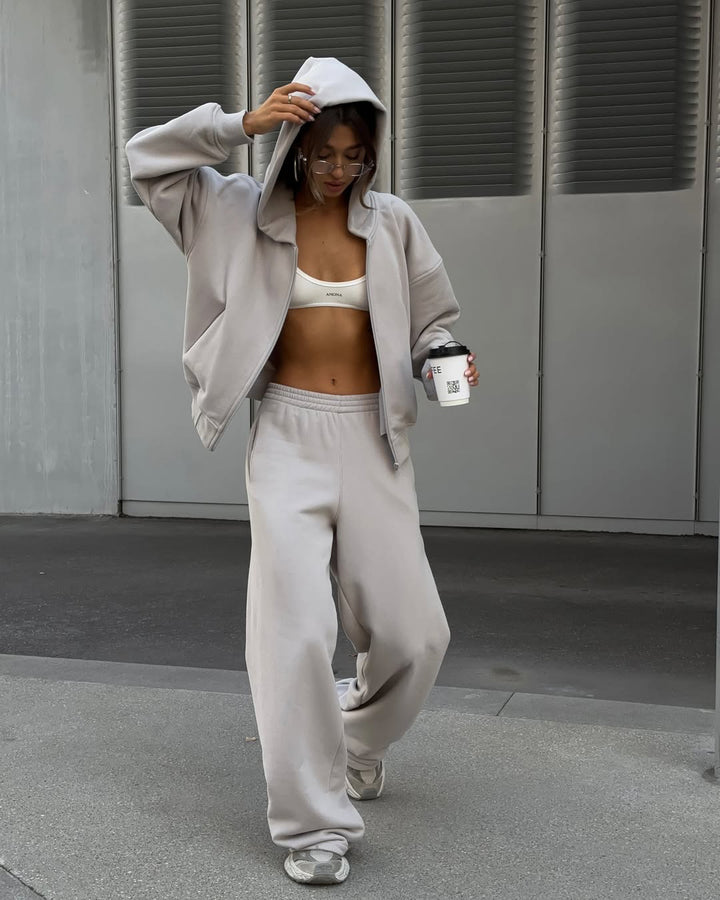 Hoodie and jogging set for women in soft material with a loose design Lune London