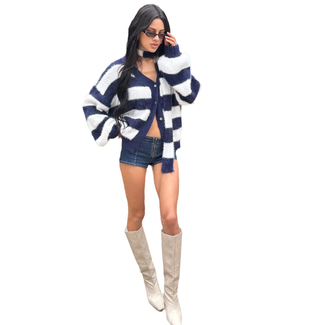 Ladies Flauscher cardigan with a striking check pattern and wide sleeves Lune London