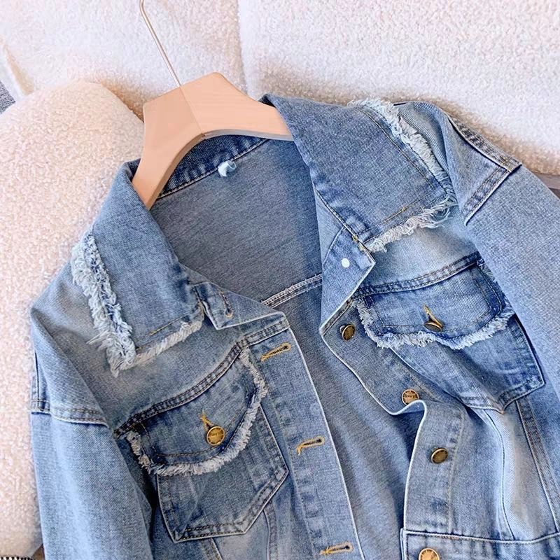 Veste en denim cropped pour femmes avec franges et détails de boutons Chic & Stil