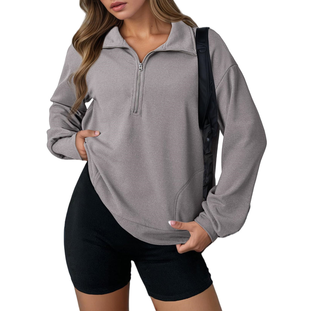 Casual hooded sweatshirt for women with zipper and practical pockets Lune London