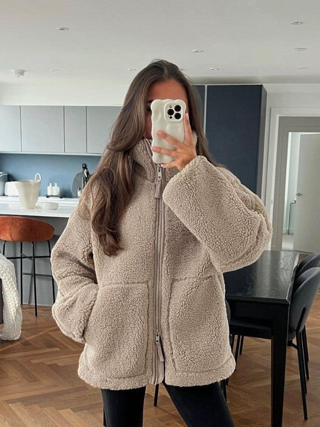 Comfortable fleece jacket for women with a high collar and practical pockets Lune London