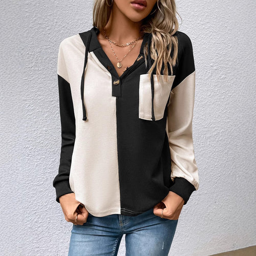 Blouse à capuche décontractée pour femmes avec des couleurs contrastées Chic & Stil