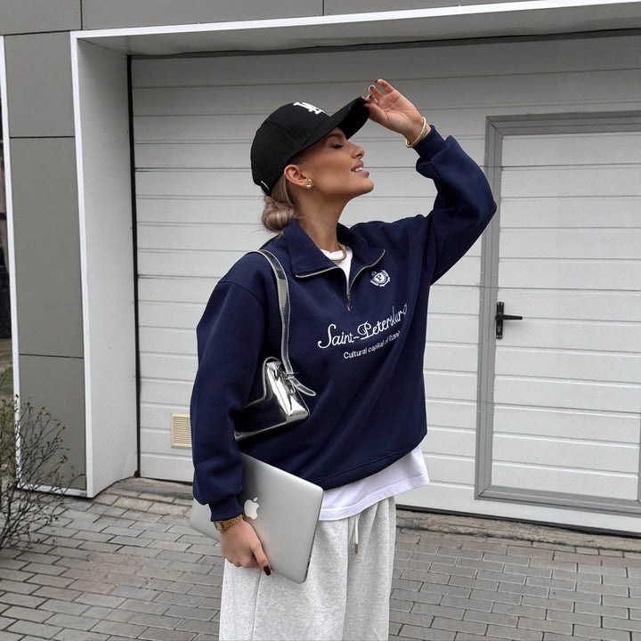 Sweat-shirt pour femmes avec col montant et impression logo tendance Chic & Stil