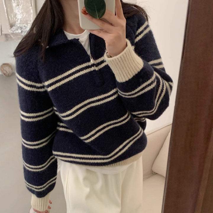 Pull pour femmes à motifs avec col montant et détails contrastés Chic & Stil
