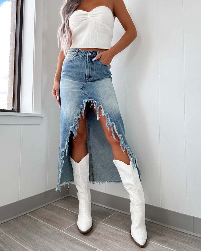 Women's mid-length denim skirt with partially frayed hem and high slit Lune London