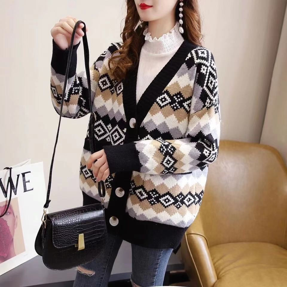 Knitted jacket for women with an elegant diamond pattern and large buttons Lune London