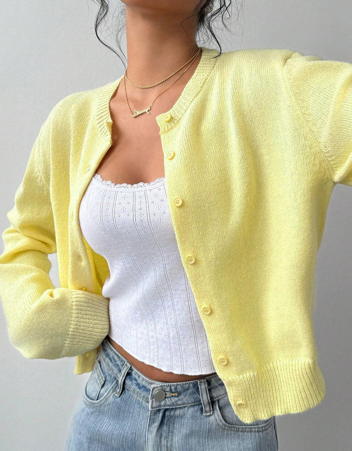 Cardigan pour femmes avec texture à fines côtes et design boutonné Chic & Stil