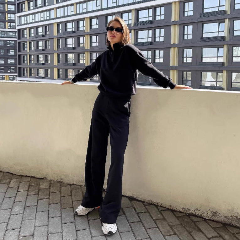 Trendy women's sweatshirt with V-neck and optimized fit Lune London