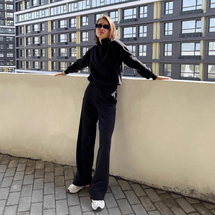 Trendy women's sweatshirt with V-neck and optimized fit Lune London
