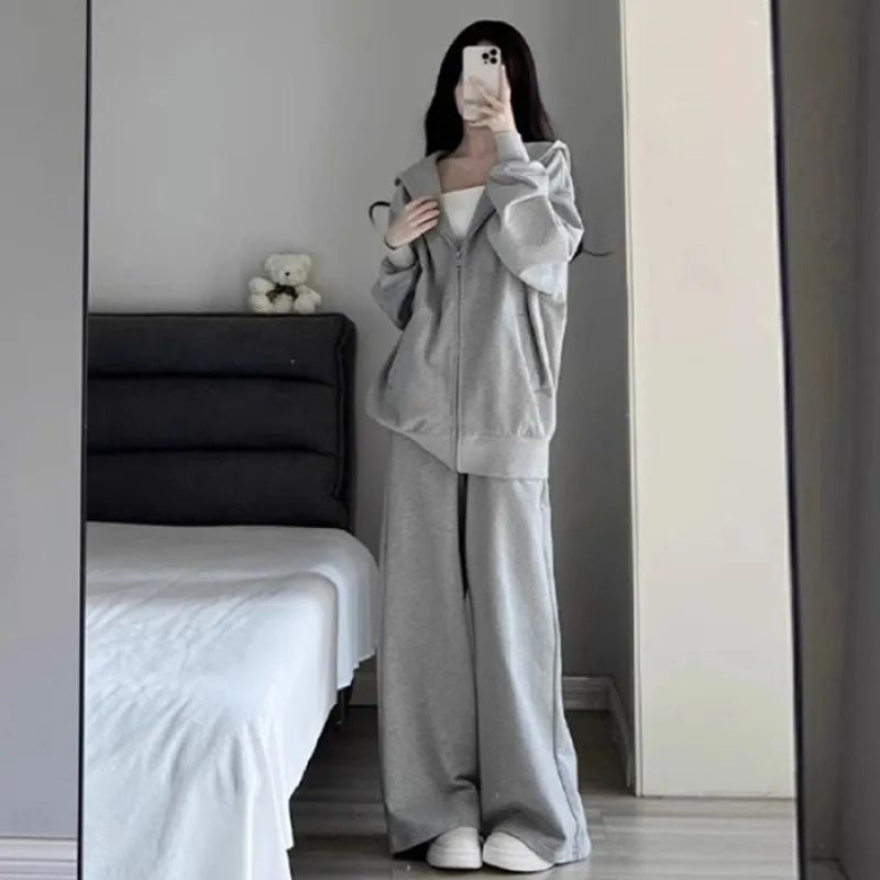 Women Comfortable Oversized Tracksuit with Hood and Side Pockets Chic & Stil