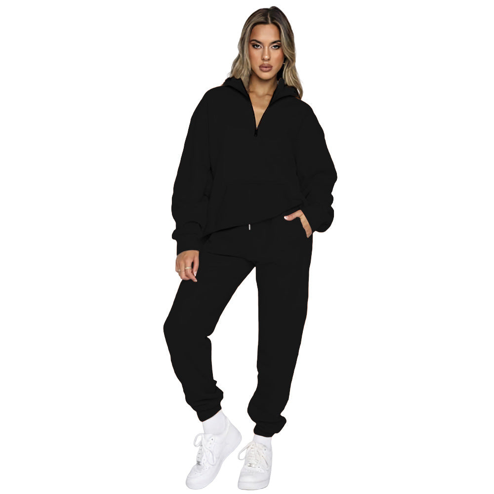 Ladies comfortable two-piece tracksuit with half-zip and practical pockets Lune London