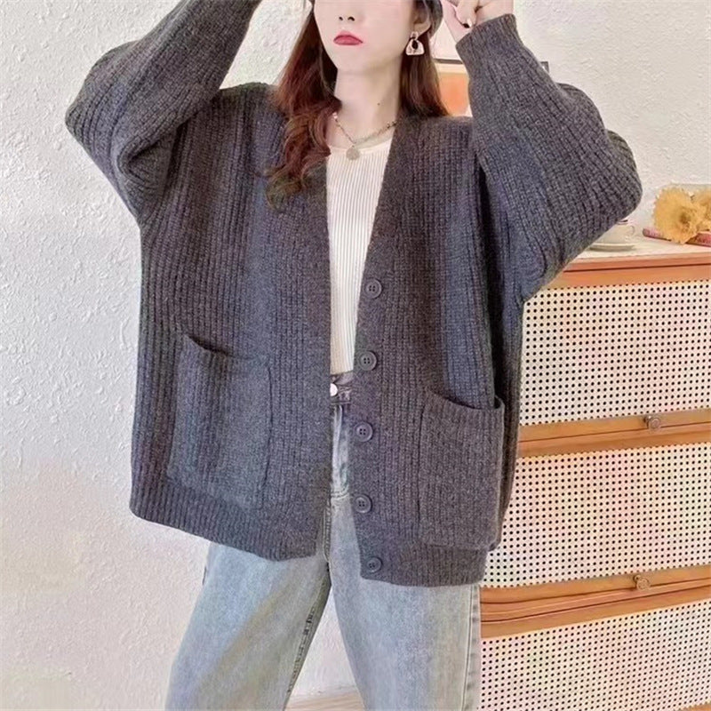 Cardigan féminin confortable avec décolleté en V profond et poches pratiques