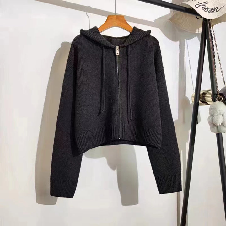 Haut de survêtement court pour femmes avec fermeture éclair complète et capuche Chic & Stil