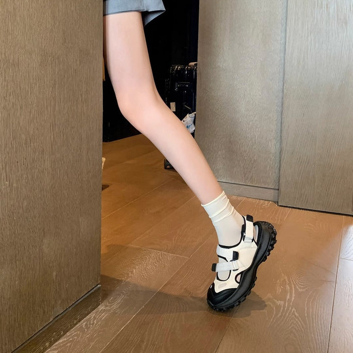 Women's Sporty Sneakers with Practical Velcro Closure and Shock-Absorbing Sole Lune London