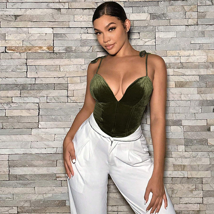 Top en velours élégant pour femmes avec décolleté en V profond et bretelles réglables Chic & Stil