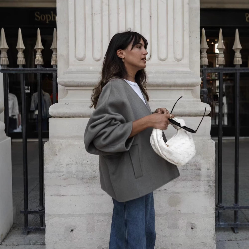 Elegant short jacket for women with a chic lapel and practical pockets Lune London