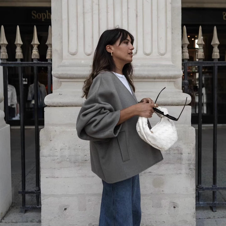 Elegant short jacket for women with a chic lapel and practical pockets Lune London