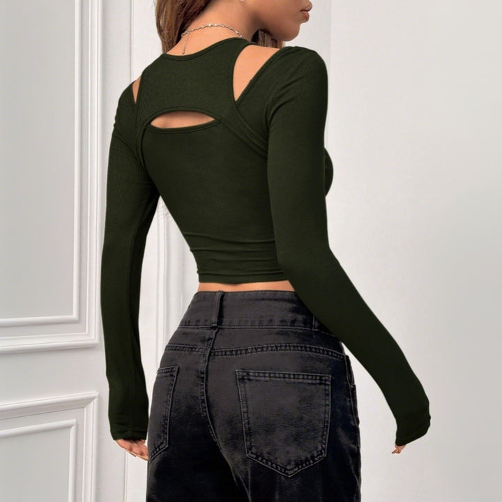 Femme crop top à manches longues flatteur pour la silhouette avec design découpé à la mode Chic & Stil