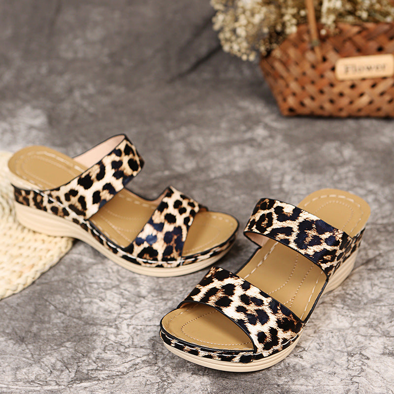 Comfortable sandals for ladies with elastic straps and non-slip sole Lune London