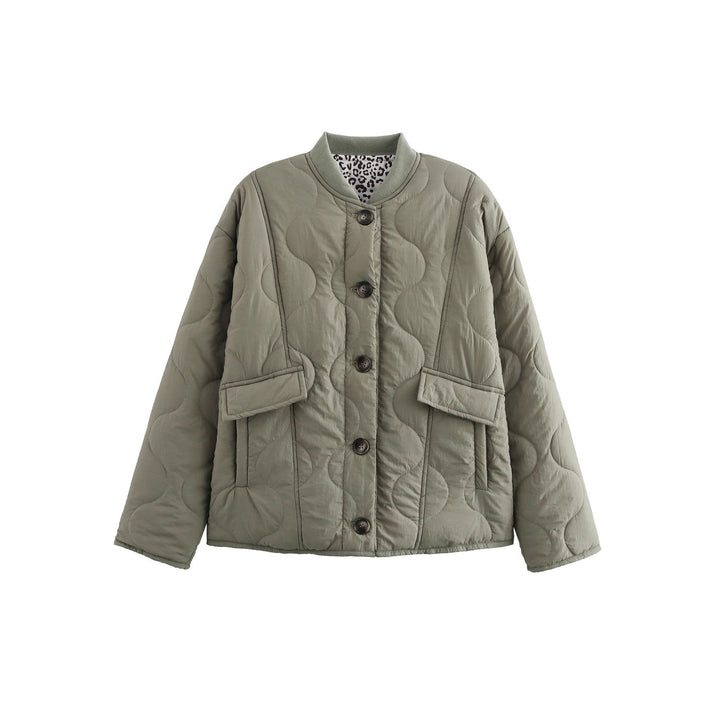 Quilted transitional jacket for women with practical pockets and round collar Lune London