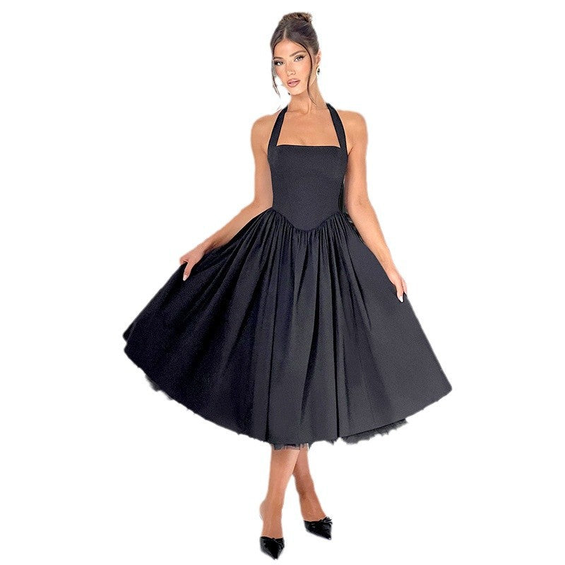 Vintage ball gown for women with plunging neckline design and voluminous skirt Chic & Stil