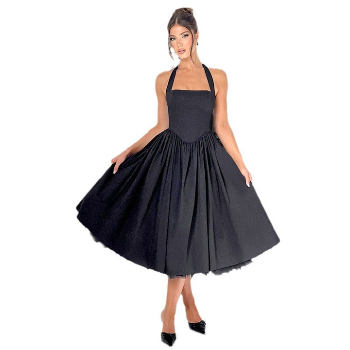 Vintage ball gown for women with plunging neckline design and voluminous skirt Chic & Stil