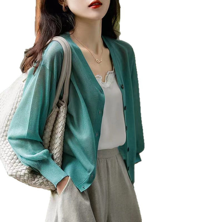 Cardigan léger pour femmes avec décolleté en V et détails de boutons Chic & Stil